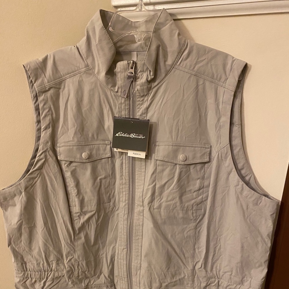 New With Tags Eddie Bauer Womens Vest! Size XL